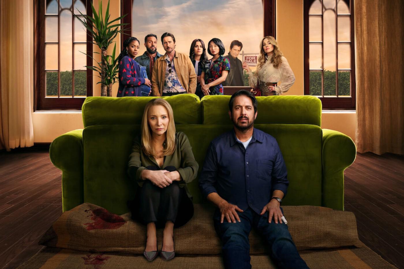 FachadasDisponible en Netflix desde el 12 de diciembre. Comedia dramática creada por Liz Feldman y protagonizada por Lisa Kudrow y Ray Romano, sigue a varias familias en busca de la casa de sus sueños, que resulta estar llena de secretos.