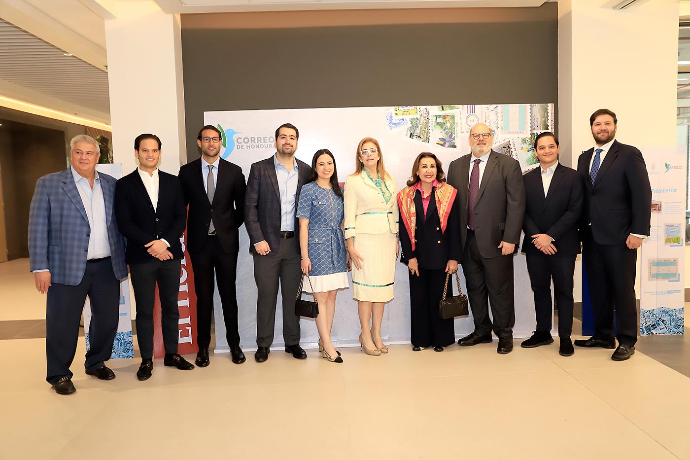 Juan Carlos Sabillón, Emilio Quiñónez Larach, Rodrigo Canahuati, Juan Pablo Sabillón, Camille Hawit, Ruth Marie Canahuati, Carolina y Jorge Canahuati, Gabriel Quiñónez Larach y Sebastián Canahuati.