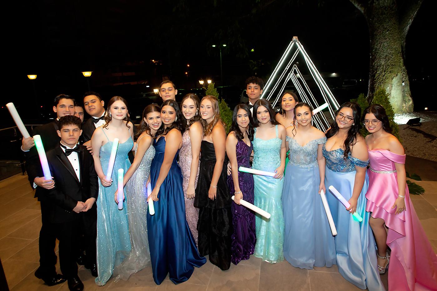 José Burgos, Julio Clavasquin, Gabriel Martínez, Jared López, Marianna Rodríguez, María Elisa Peña, Lorna Vásquez, David Méndez, Natalia Pacheco, Iris Krnjesin, Millie Munguía, Aarón Cerrato, Alejandro Fajardo, Sofía Martínez, María Fernanda Barrera, Aylin Oliva y Rocío Ayala.