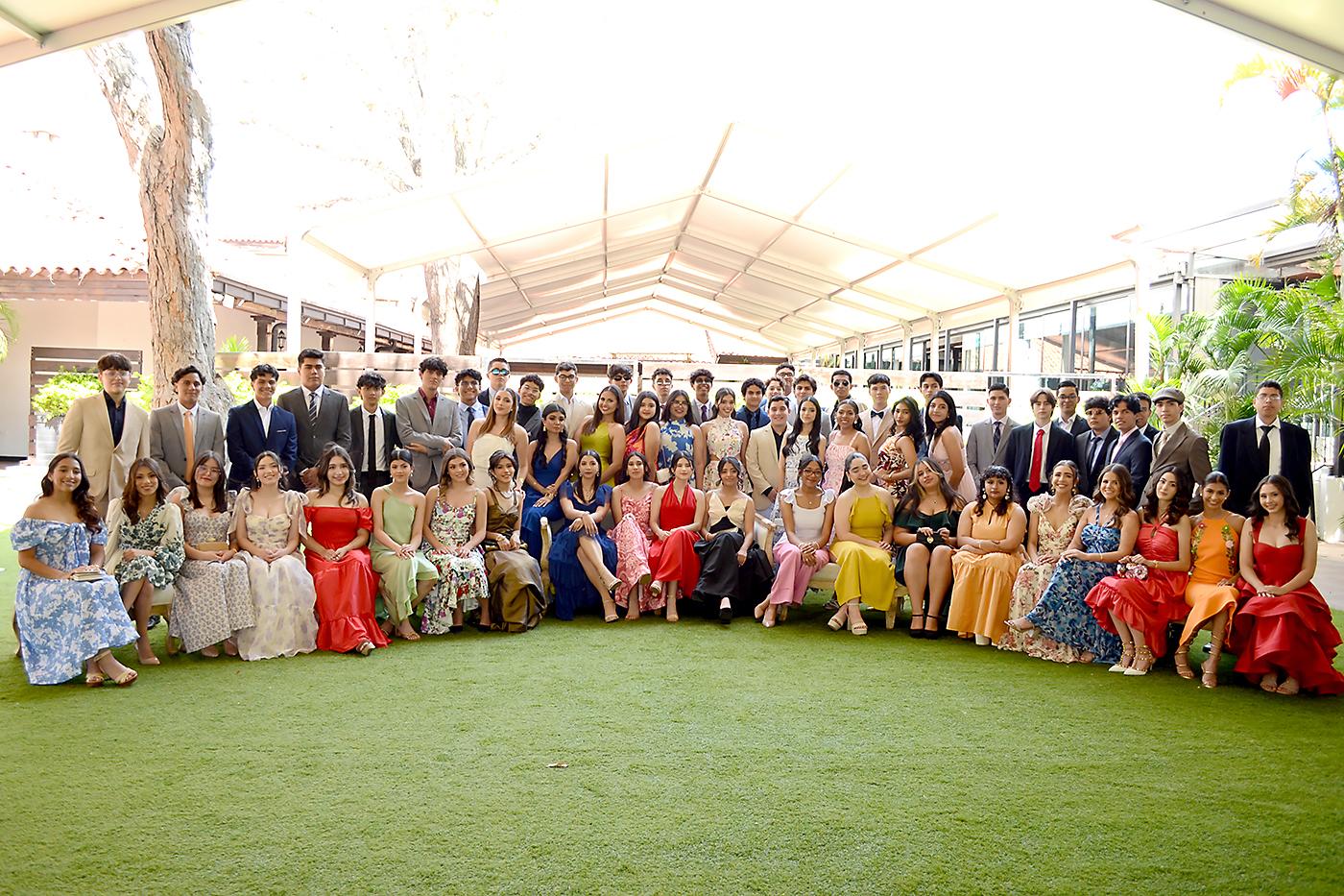 Los Seniors 2025 del International School de Tegucigalpa celebraron su tan esperado <i>Senior Brunch</i>, un evento lleno de risas, amistad y recuerdos inolvidables. A medida que se acerca el día de su graduación, este encuentro marcó un momento especial para compartir y reflexionar sobre los años vividos juntos. En pocos meses, cada uno tomará caminos distintos, pero este día quedará grabado como un símbolo de la unión y el compañerismo que han construido a lo largo de los años.