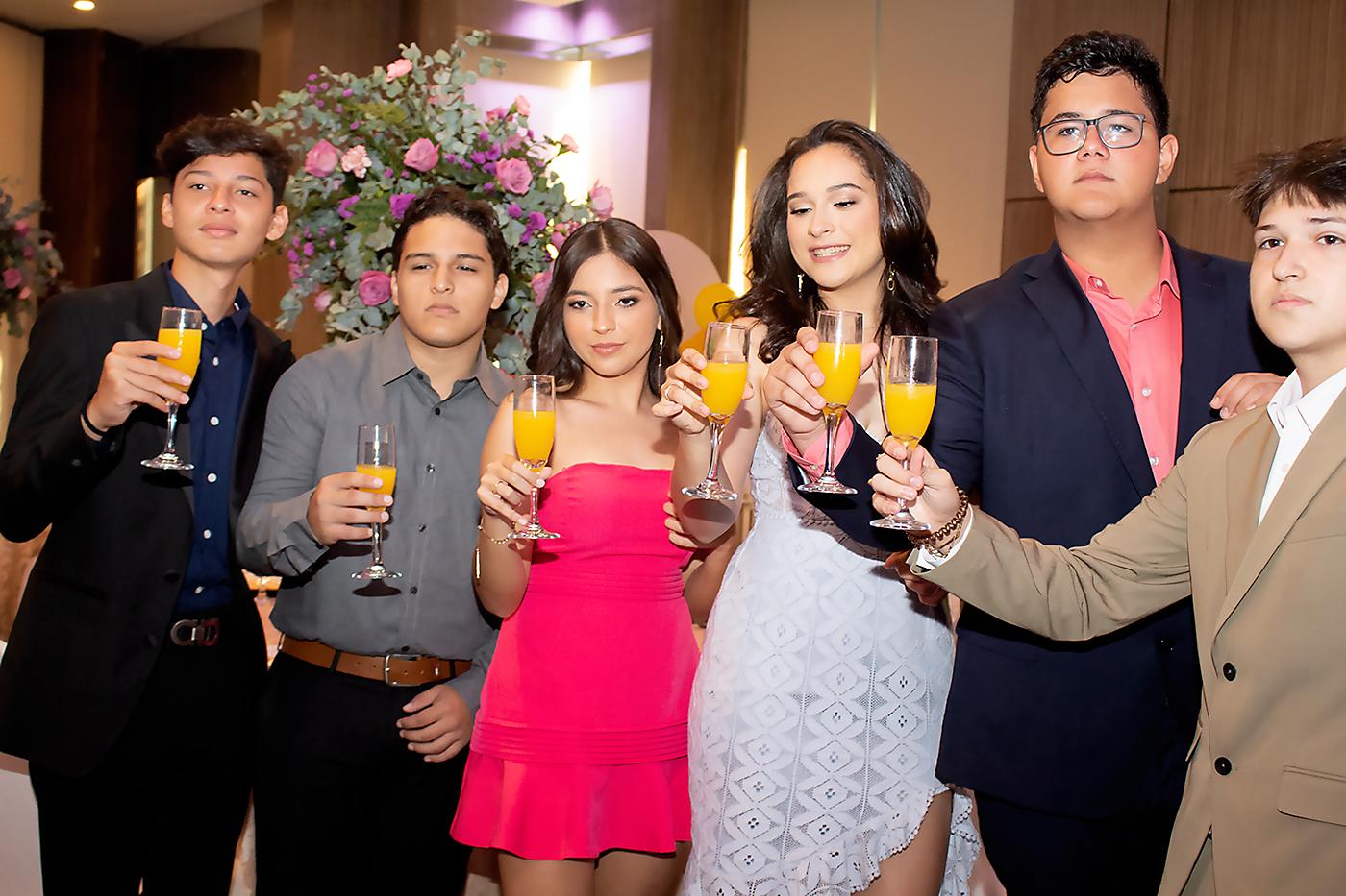 Emerson Turcios, Christian Pineda, Mariel Regalado, María Fernanda Cisneros, Faisal Sakhel y Roger Caballero.