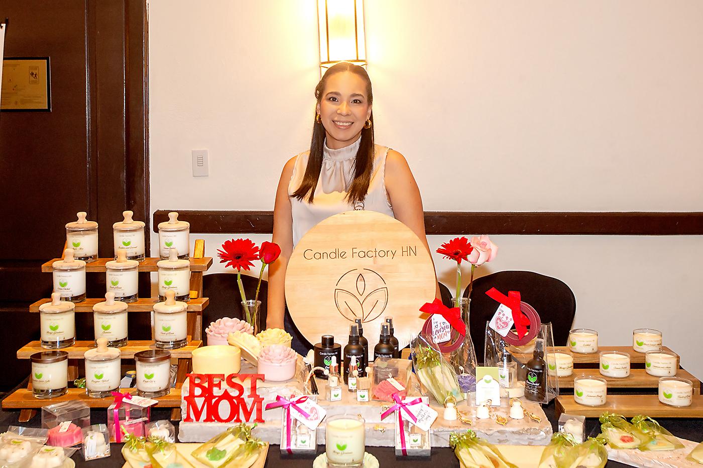 Regina Suazo y su emprendimiento Candle Factory.