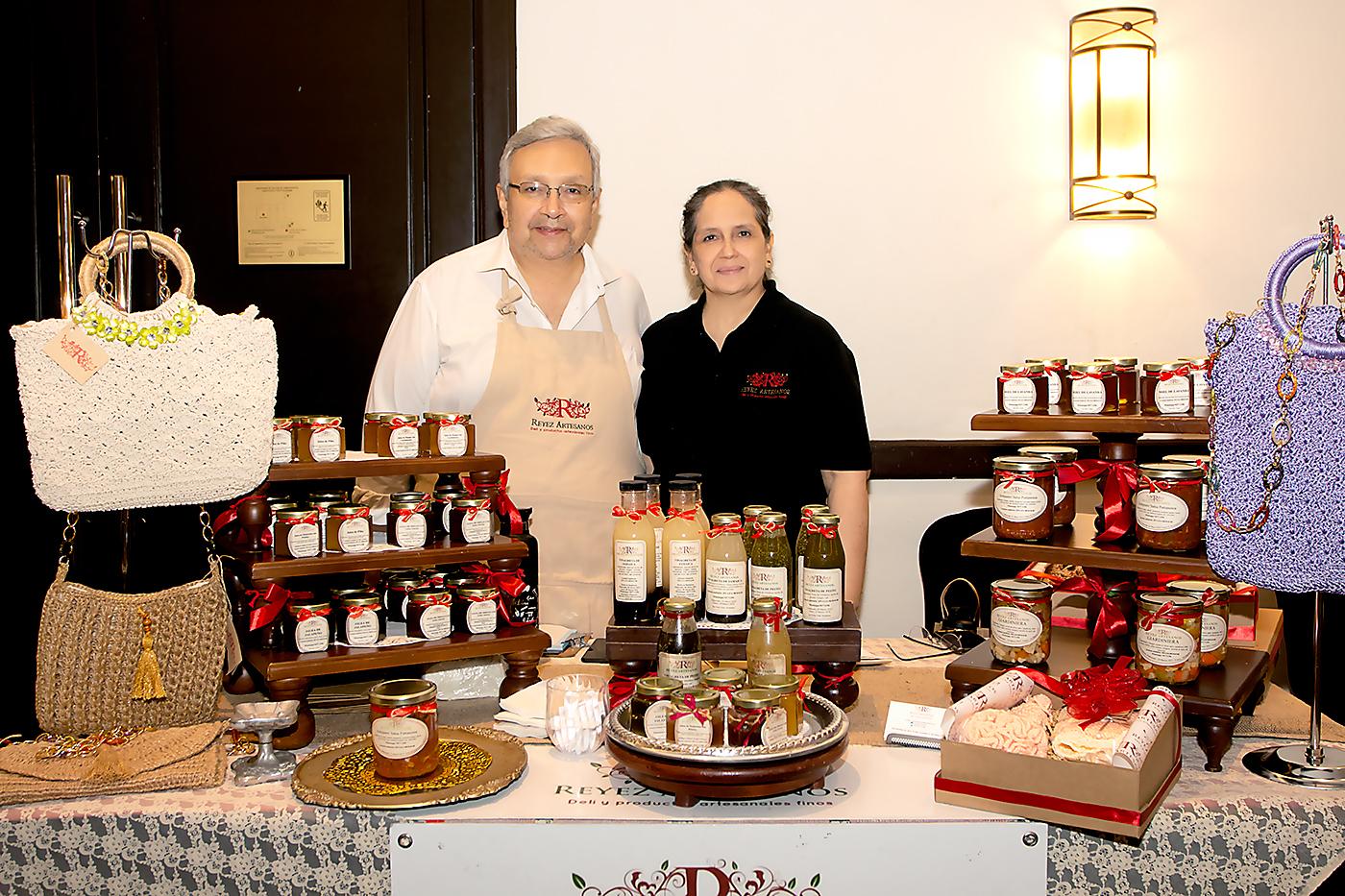 Ana María Reyes con su emprendimiento Reyez Artesanos.