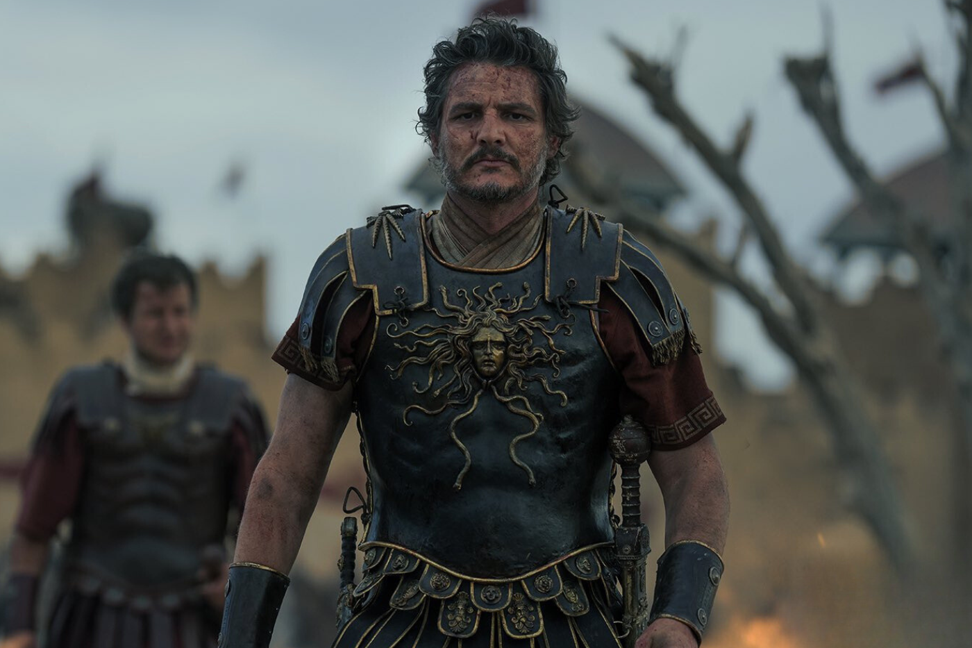 Hasta el momento Connie Nielsen es la única actriz del cast original que regresa en esta secuela. Su relación con su hijo Lucius y el general Marcus Acacius, interpretado por Pedro Pascal, introduce complejidades emocionales en la trama.