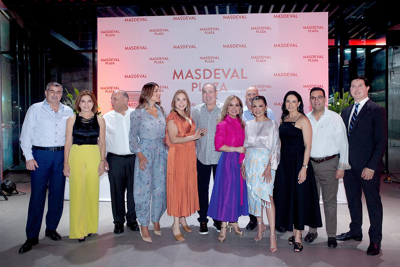 Alex Canahuati, Roy Morales, Ericka Morales, Carolina y Enrique Kafati, Laura Blanco, Micha y Marna Schmidt, Vanessa y Antonio Guillén y Carlos Urbizo.