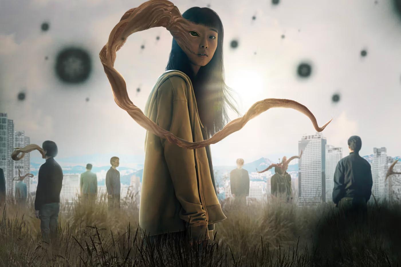 Netflix: Parasyte: Los grises - 5 de abril, un adolescente combate un violento ataque de parásitos extraterrestres con la ayuda de una dócil criatura que se ha apoderado de su mano derecha.