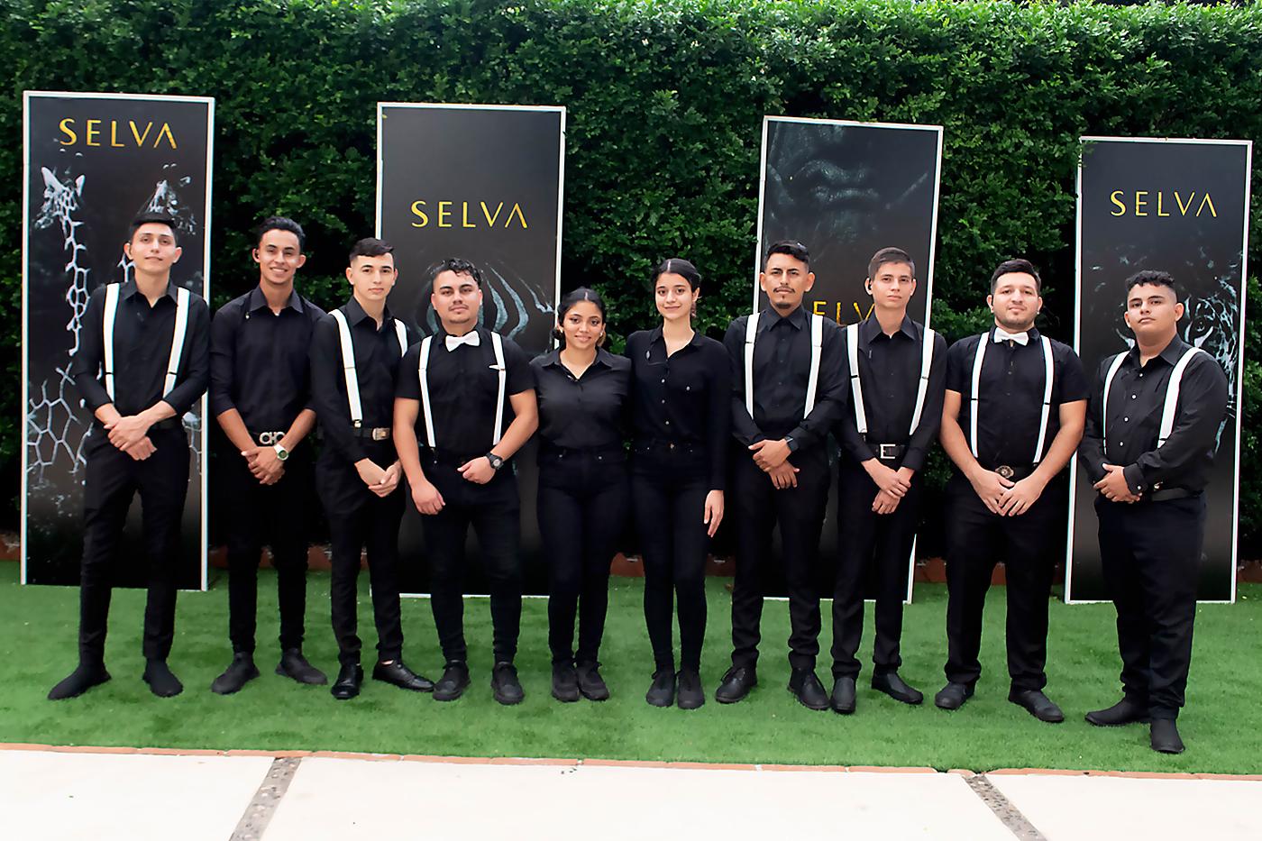 Personal de Selva Steak House &amp; Mixology.