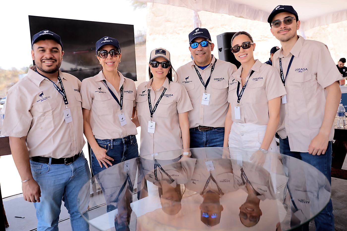 Fernando Carbajal, Marcela Madrid, Ivonne Madrid, Daniel Pineda,Camila Jalil y Juan José Pineda