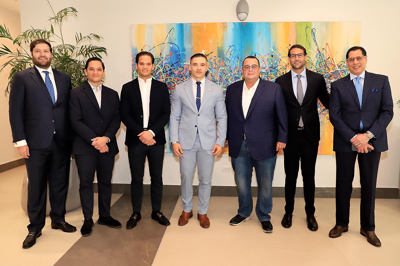 Sebastián Canahuati, Gabriel y Emilio Quiñónez Larach, David Zelaya Flores, Jorge Aldana, Rodrigo Canahuati y Sebastián Pastor.