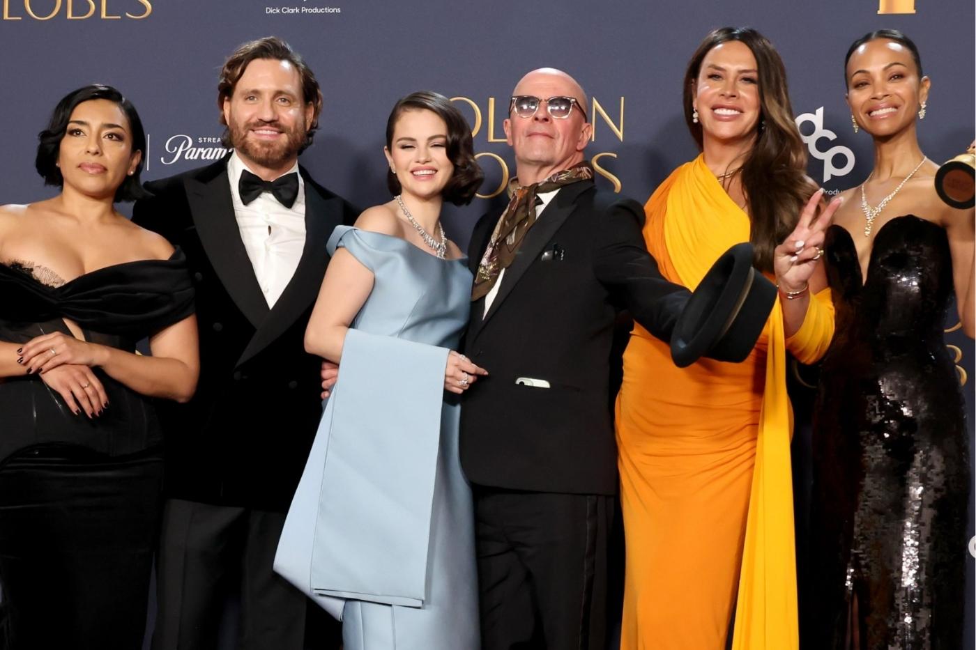 <b>Reconocimientos internacionales</b>La película ha sido aclamada en festivales como Cannes, donde ganó el premio a Mejor Actriz para todo su elenco femenino principal. Además, en los Golden Globes 2025, se llevó cuatro premios, incluyendo Mejor Película Musical o Comedia y Mejor Película de Habla No Inglesa, consolidando su éxito global. 