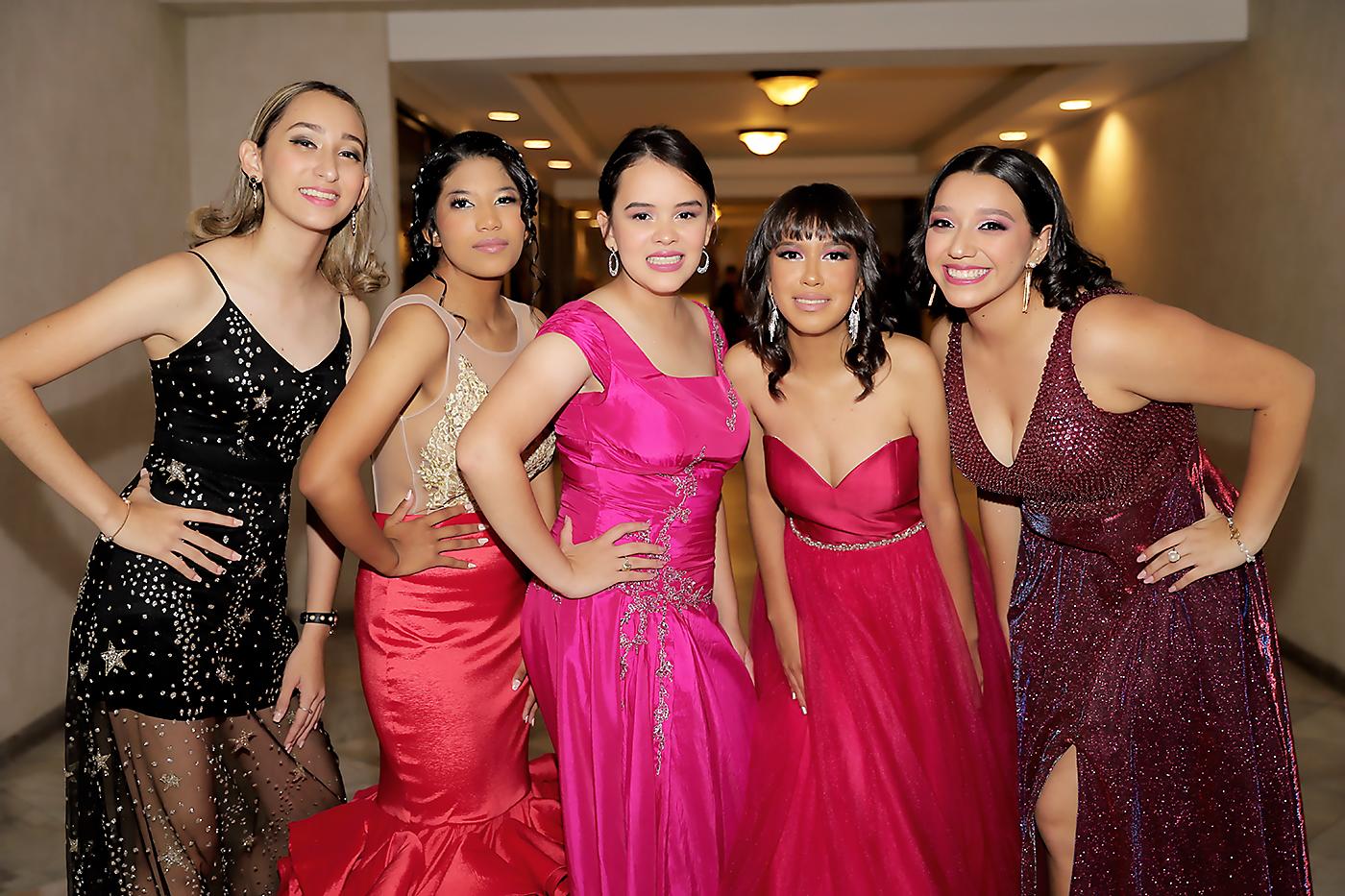 Alejandra Cruz, Cesia Salgado, Mónica Zavala, Sara Euceda y Nathaly Castellanos