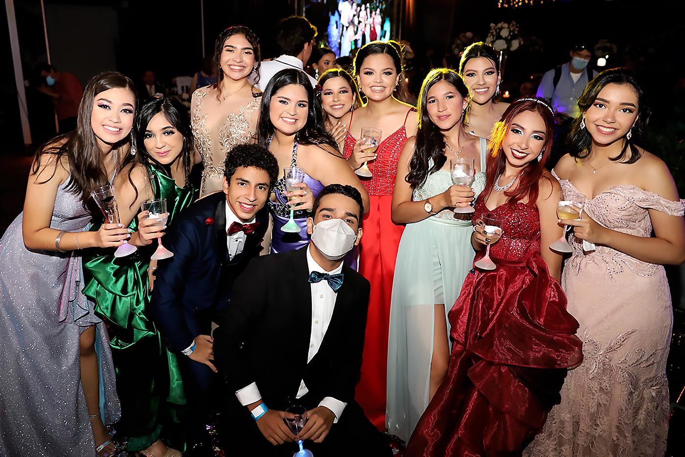 Ethel Lacayo, Diana Sosa, Génesis Oyuela, Megan Castellón, Eileen López, María José Ordóñez , Marisabel Herrera, Natalie Canales, Lisa Díaz del Valle, Ely Flores, Daniel Reyes y Leonardo Osorto