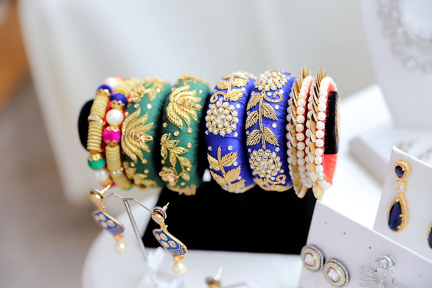 Brazaletes con bordados a mano by Jhumki Jewelry