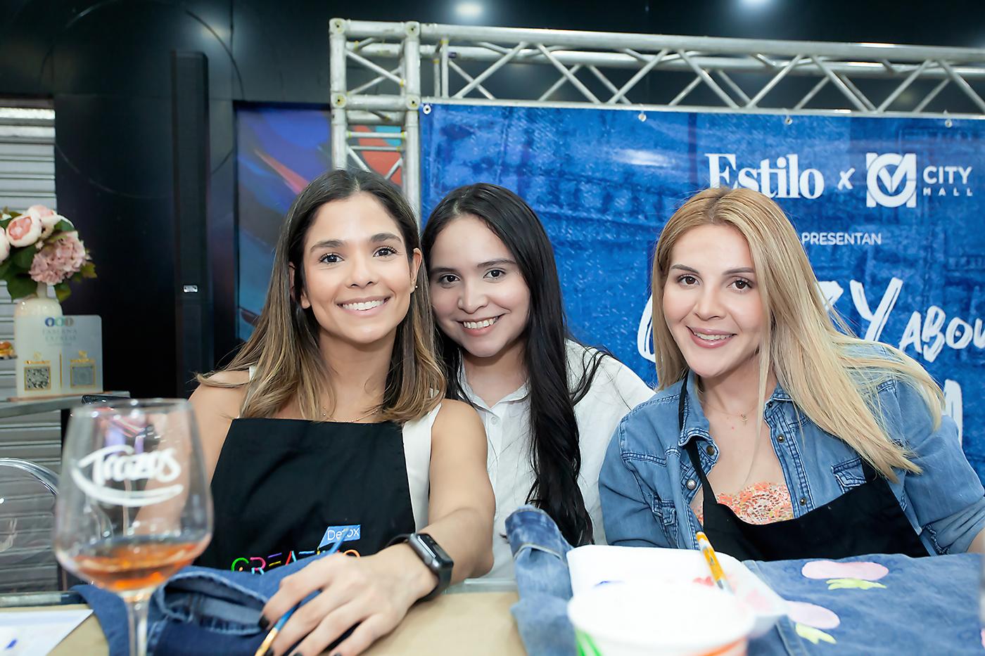 Ophelia Kury, Diana Martínez y Adela Yanes