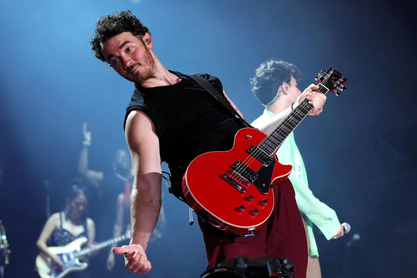 Kevin Jonas, el integrante de los Jonas Brothers, ha puesto el foco en la realidad del cáncer de piel. En su cuenta de Instagram reveló que fue diagnosticado y se extirpó un carcinoma de células basales de su frente. Aquí lo que sabemos hasta el momento.