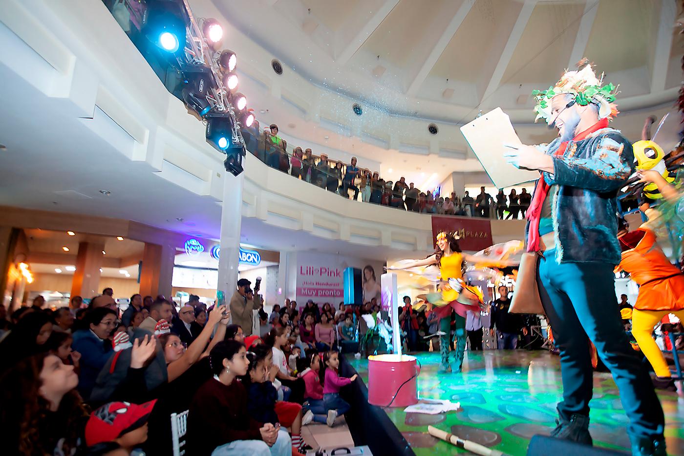 La Navidad se sintió en todos los rincones del centro comercialdurante el evento del encendido del árbol.