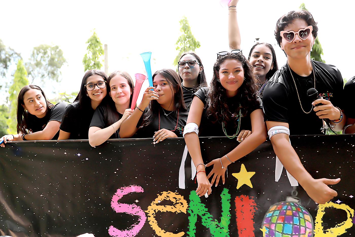 María León, María Ramírez, Andrea Mejía, Lyzzi Canales, Rina Turcios, Ana Valeria Mendoza, Adriana Hernández y Adrián Leal. 