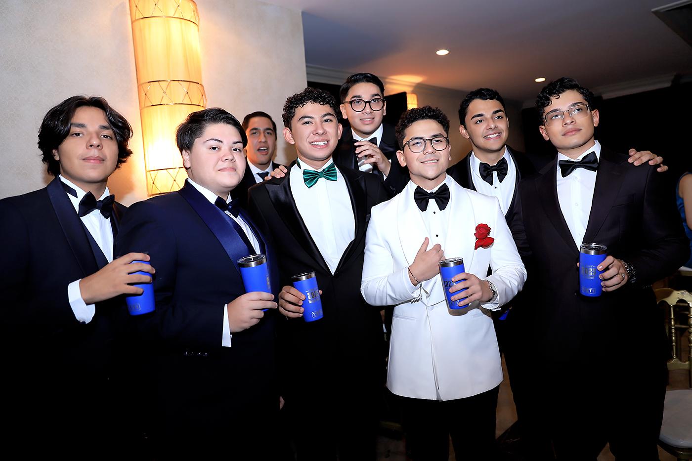 Fiesta de la prom 2025 de DelCampo School