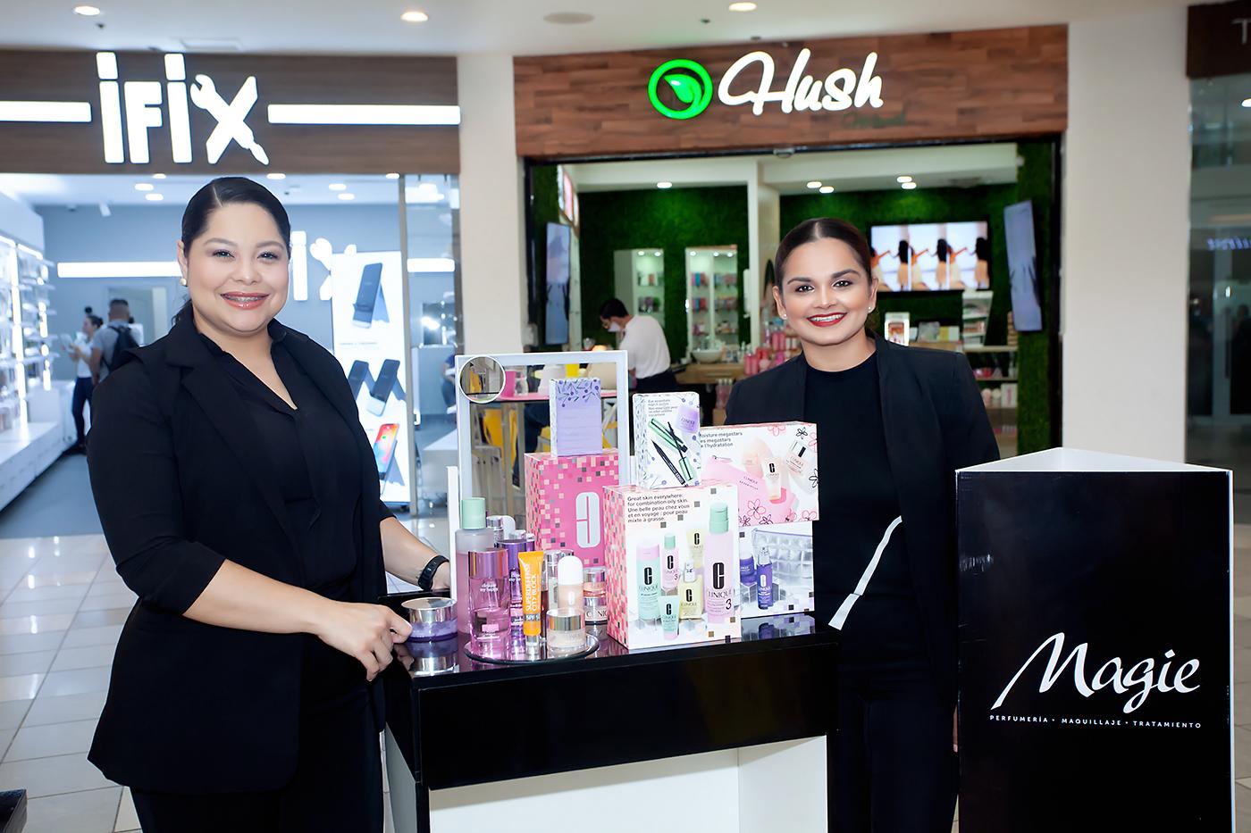 Yalexi Reyes y Gabriela Amaya de Perfumería Magie.