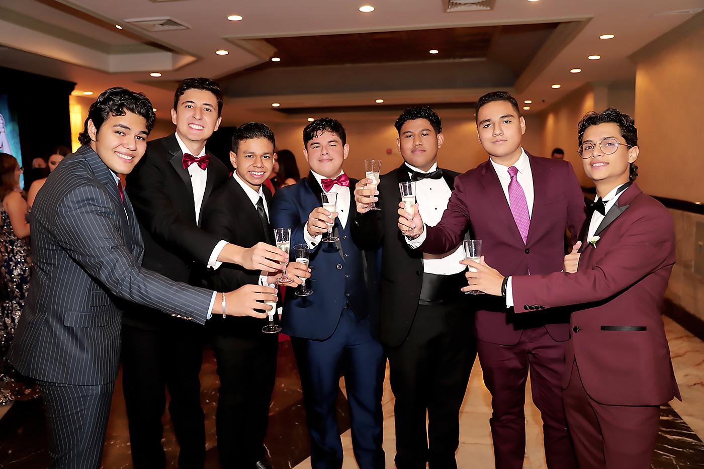 Juan Guzmán , Jorge Ramírez , Andony Reyes, Erwin Mayes,Hector Maradiaga , Herman Jimenez y Victor Zepeda