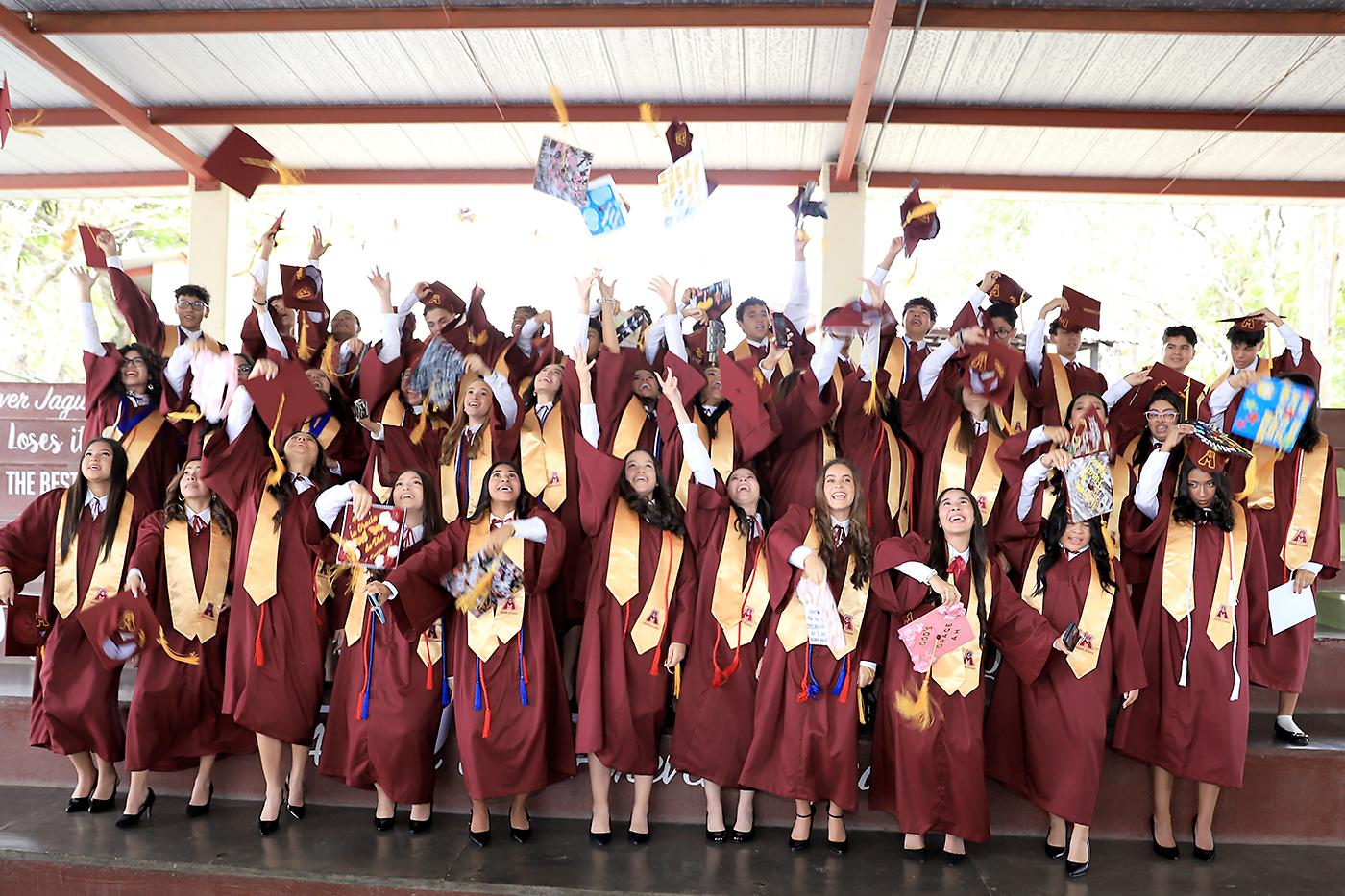 Graduación de los seniors 2025 de Mayan School