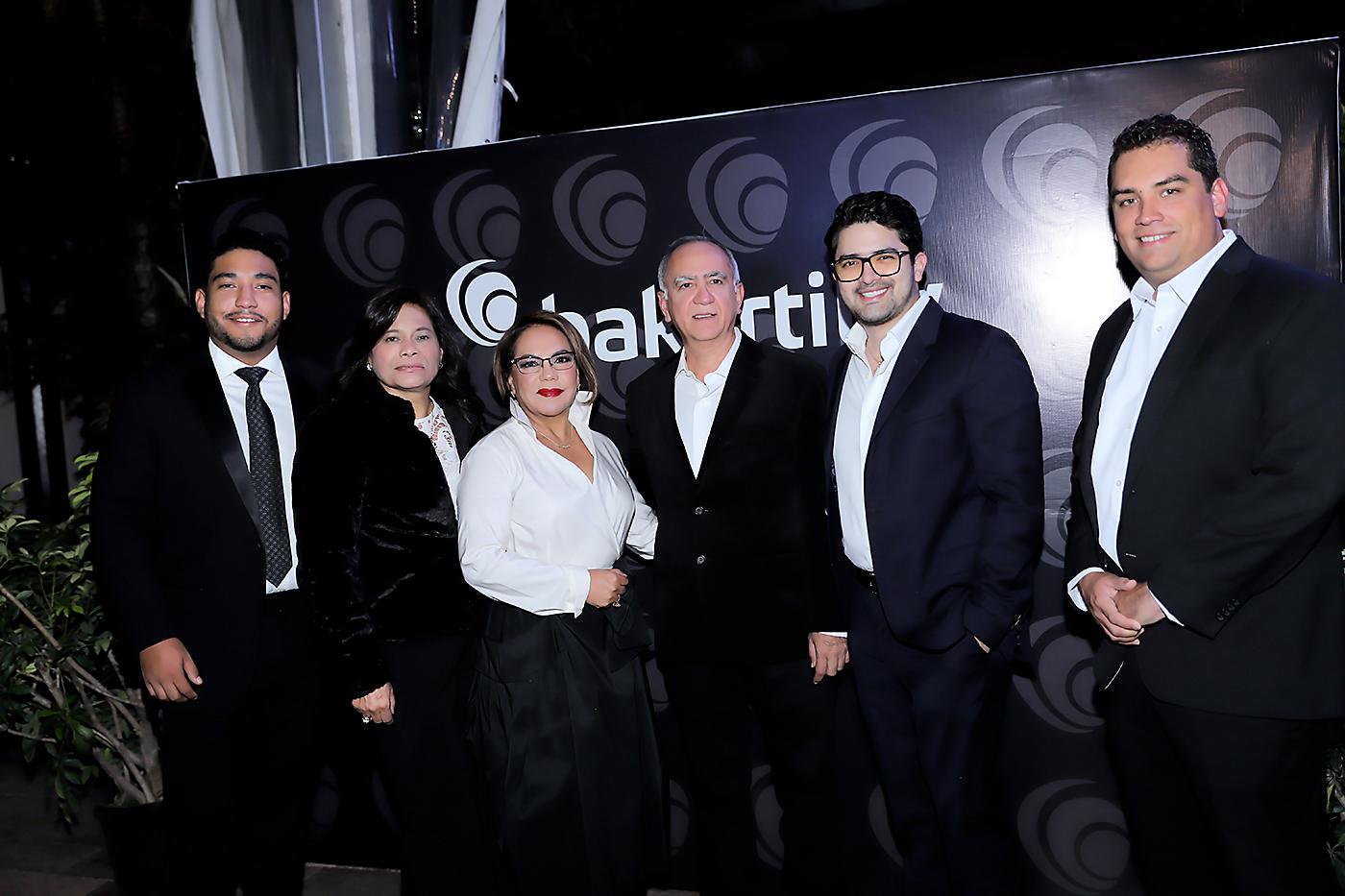 Alberto Zúniga, Daisy Zúniga, María Irías, Emilio Hércules, David Héctules y Mario Ochoa. 