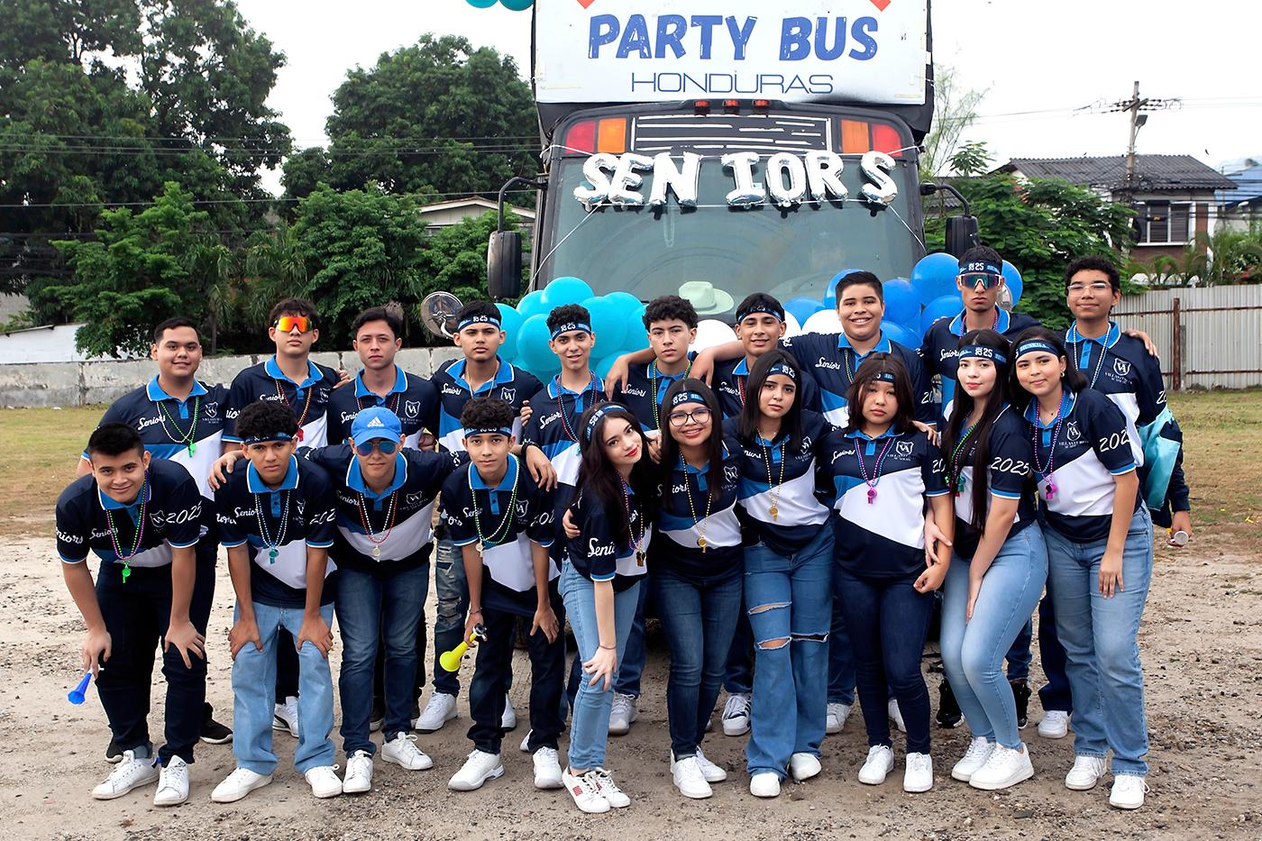 La lluvia que refrescó la ciudad esa mañana no apagó el entusiasmo de los alumnos de la generación 2025 de Villasturias Academy, quienes llegaron muy temprano al restaurante Denny’s para disfrutar de un delicioso desayuno juntos. Fue una mañana especial, donde la generación 2025 compartió momentos memorables en un ambiente de alegría y camaradería.