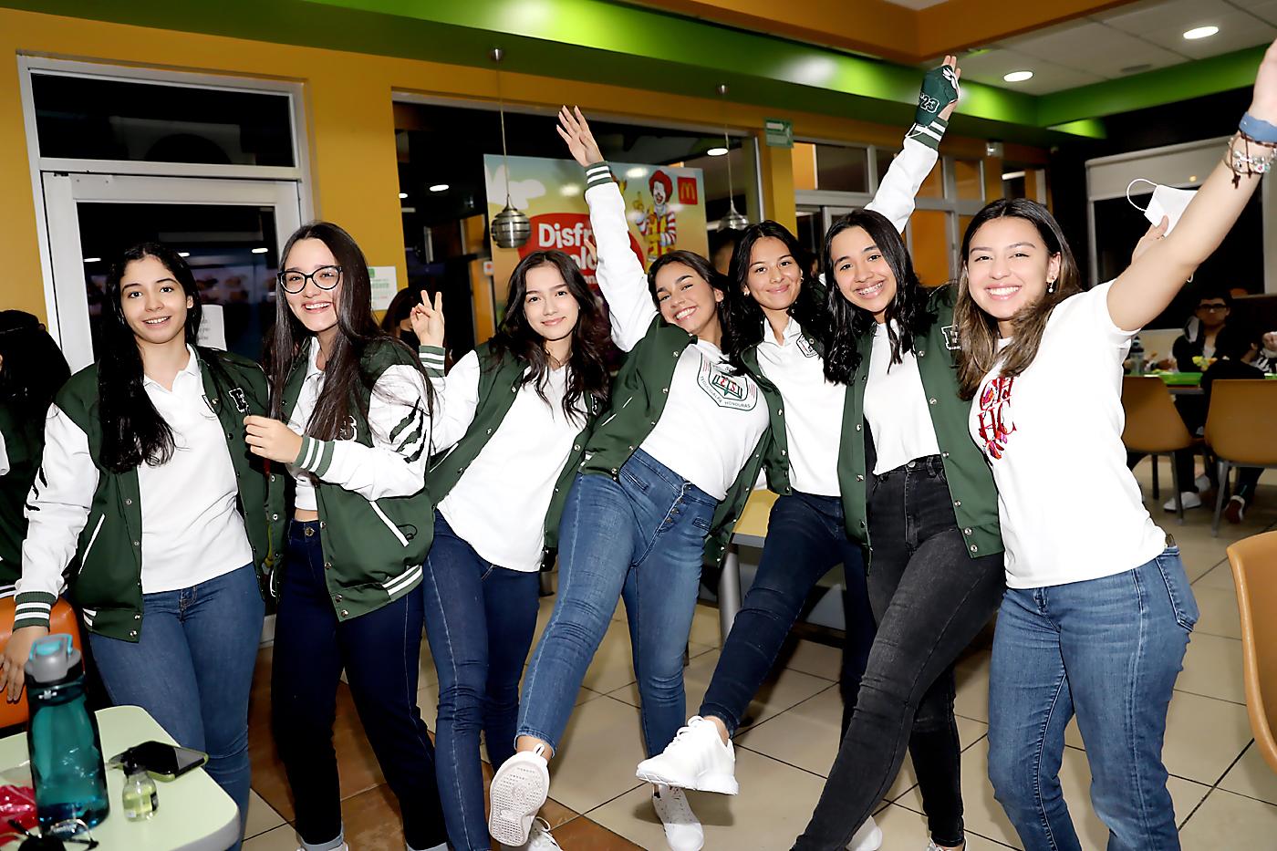 Miah Sánchez, Gloria Pineda, Andrea Ordóñez, Lucía Aguilar, Jennifer Rivera, Valeria Vásquez y Fabiana Pinto