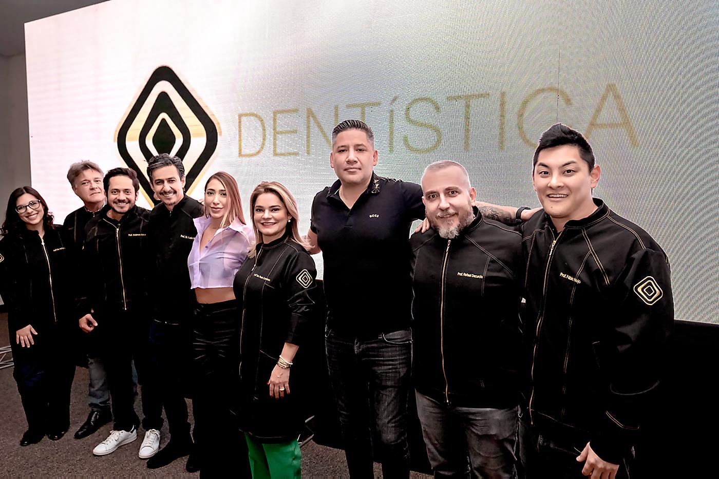 El Dr. David Linares recibe su titulación de postgrado en Dentística