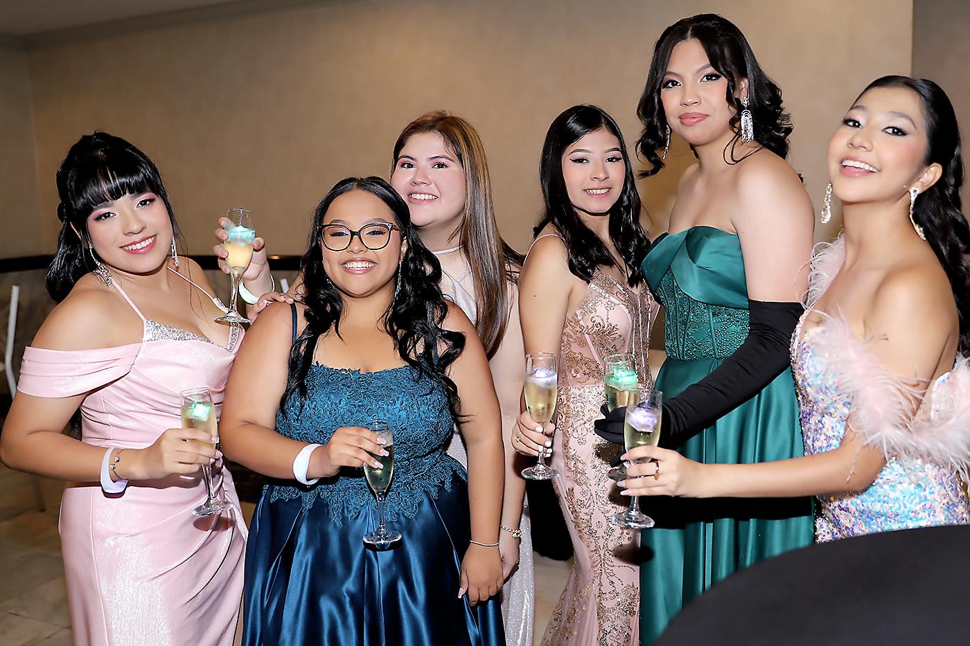 Fiesta de la prom 2024 de Mayan School