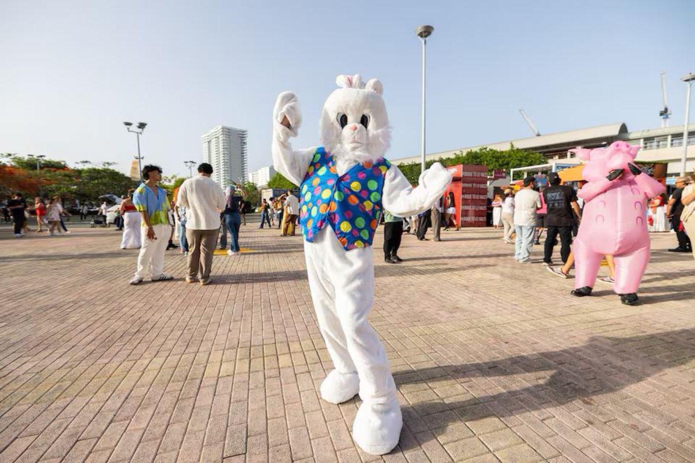 La gran fiesta dio inicio el 11 de julio de 2025, y su gran apertura se realizó en las afueras del Coliseo de Puerto Rico, donde los fanáticos pudieron disfrutar de muchas actividades llenas de entretenimiento y diversión. 