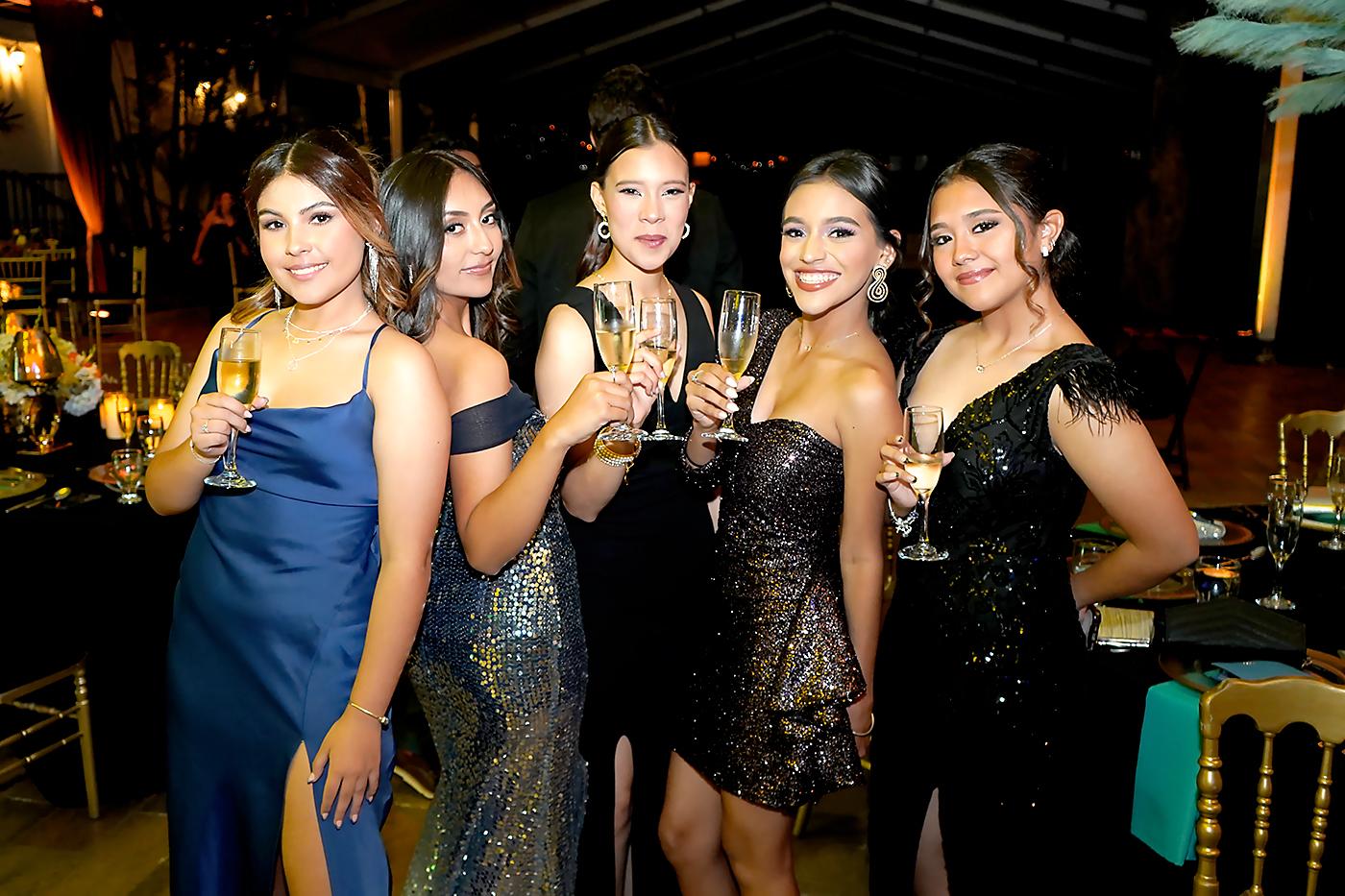 Sophia Lizano, Matilda Flores, Angeli Carbajal, Ariana Chávez y Natalia Fonseca