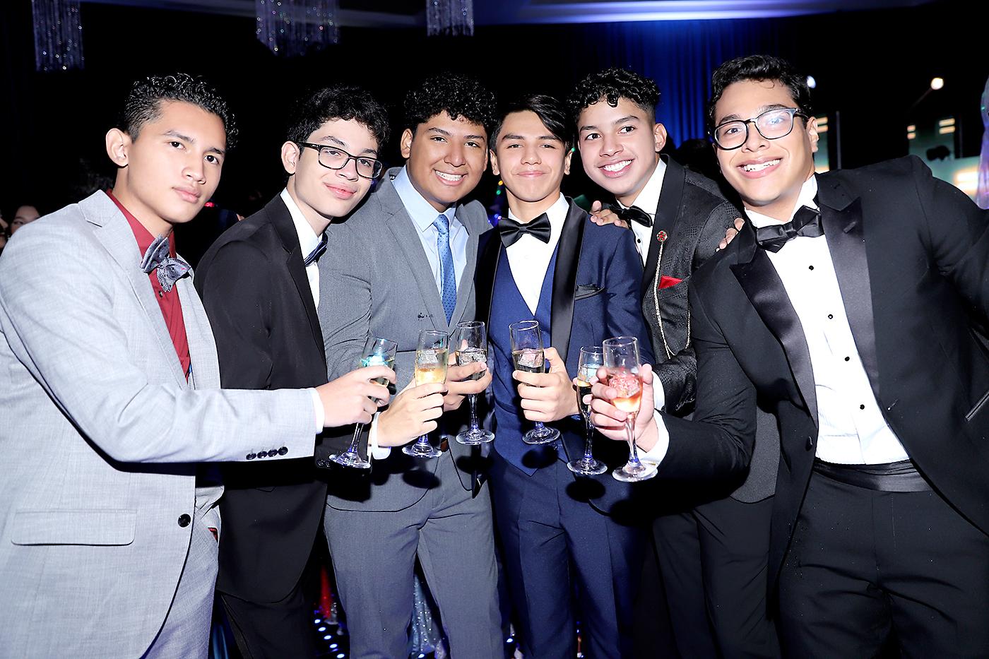 Fiesta de la prom 2024 de Mayan School