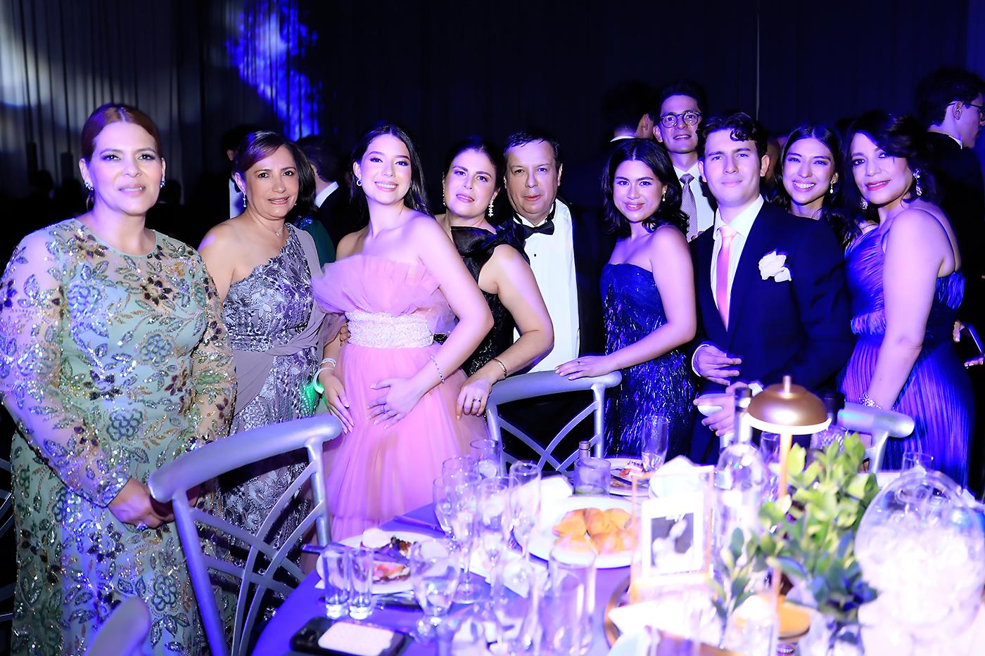 Invitados a la prom 2025 de la Escuela Americana de Tegucigalpa