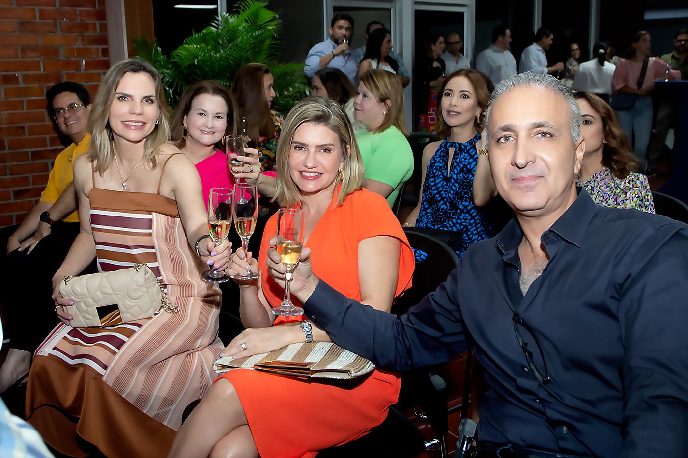 Rosa María Roig, Mariela Rietti y Felipe Canahuati.