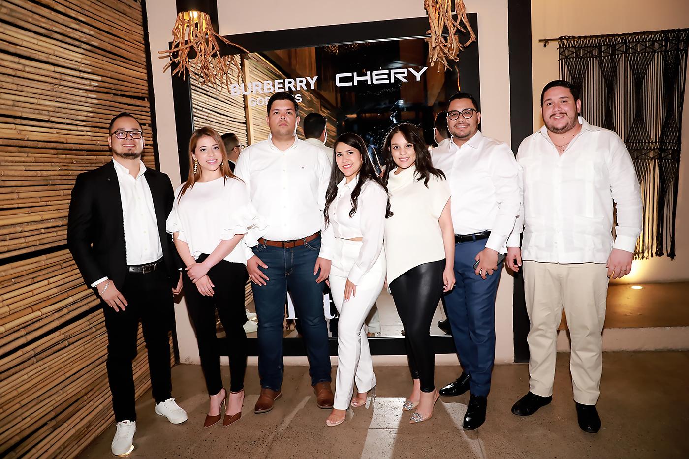 Brian Pérez, Mahely Morga, Leonardo Castillo, Annarella Barahona, Kelly Carías, Cristhian Herrera y Omar Zavala.