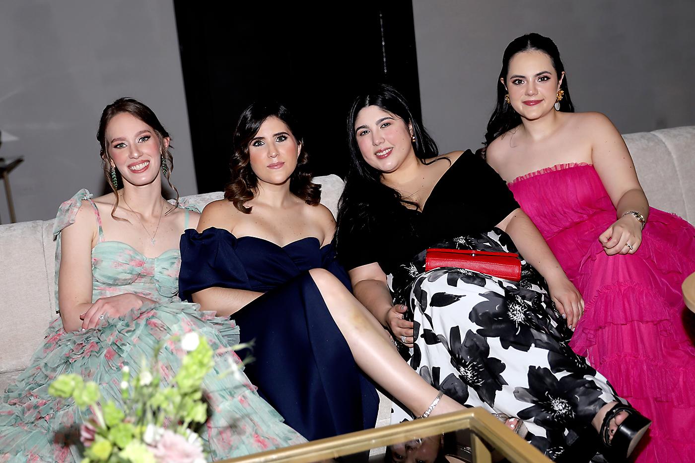 Shelby Thompson, Paulette Montoya, Fernanda Rubio y Estefania Oviedo