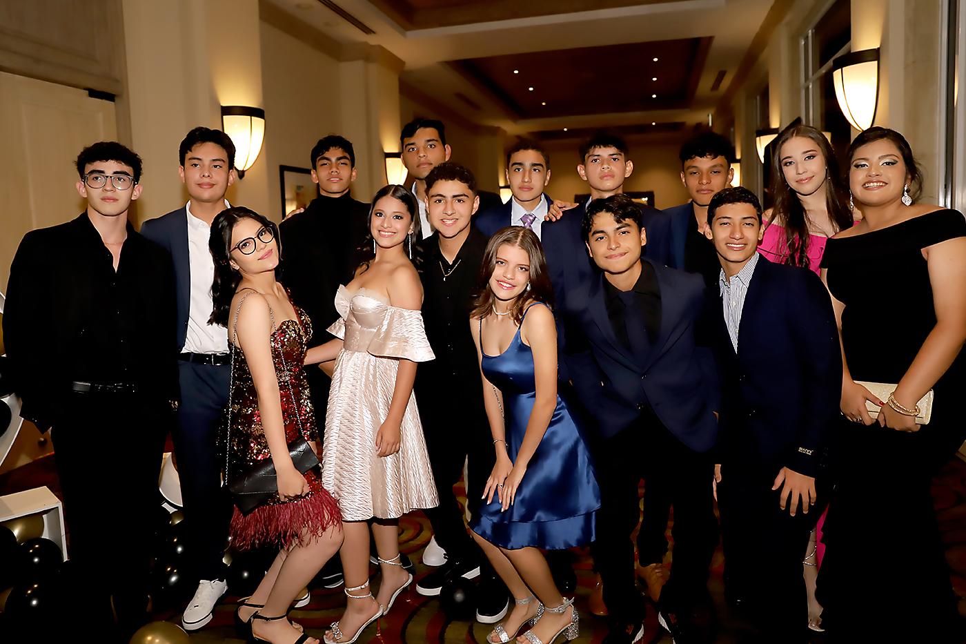 Elmer Cevallos, Daniel Tróchez, José Flores, René Maradiaga, Mariano Rodríguez, Gino Guerrino, Gabriel Medina, Montserrat Cruz, Carmen Castillo, Valeria Lara, Anna Barahona, Jesús Guillén, Valeria Paulette, Alejandro Arauz e Isaac Padilla