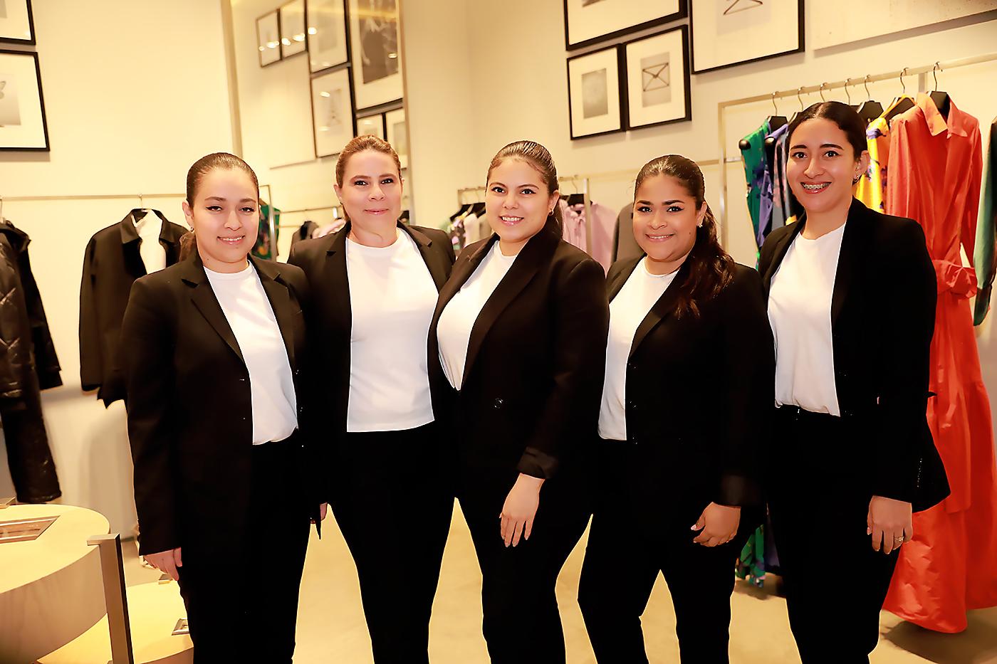 Jazmín Romero, Paty Caraccioli, Michelle Aguilar, Adriana Zúniga y Florencia Colindres. 