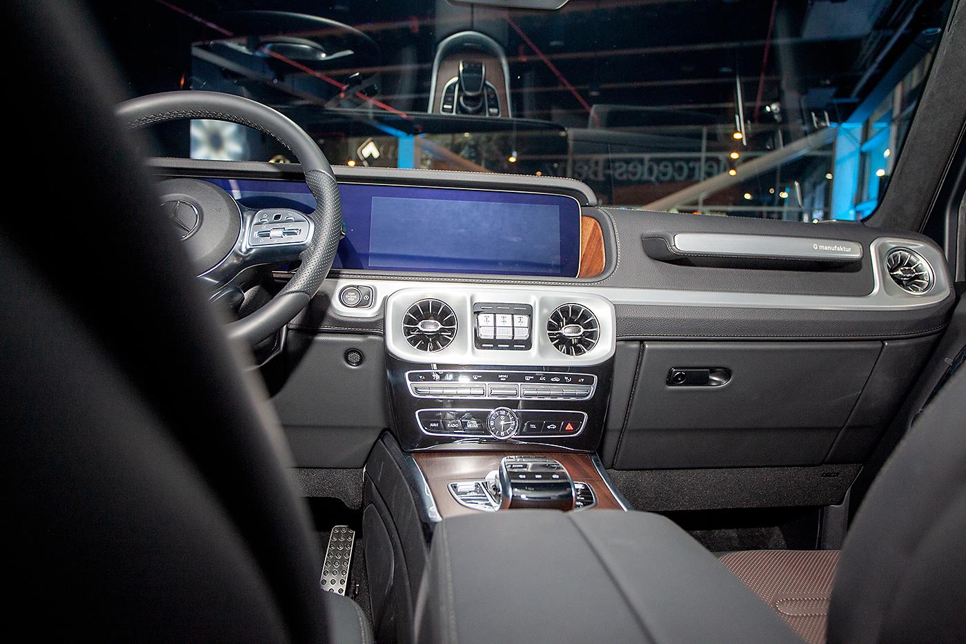 Inauguración sala de ventas Mercedes Benz