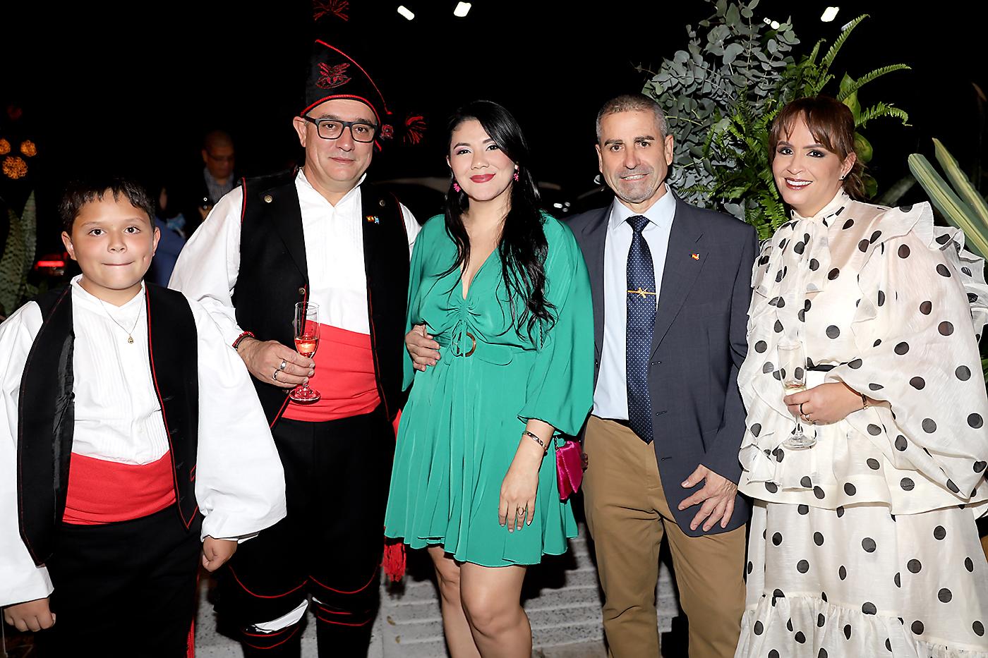 Grand opening de Orujos en Plaza Lara