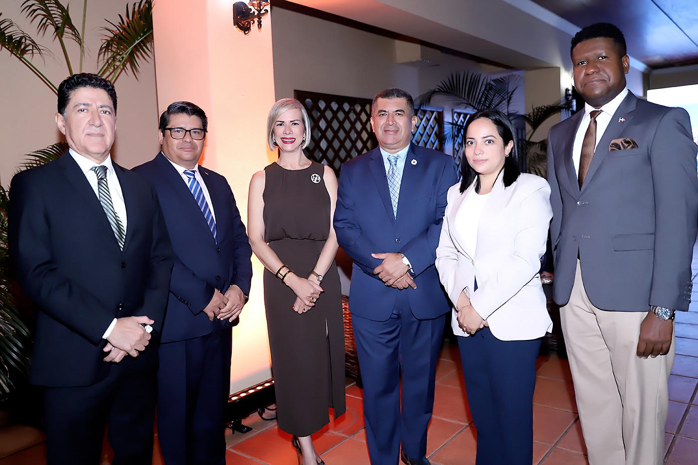 España celebra su Fiesta Nacional con una elegante velada en Tegucigalpa