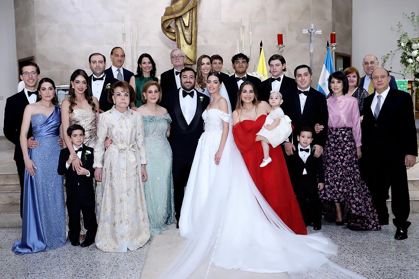 El “sí, acepto” de Victoria Khury y Víctor Kafati