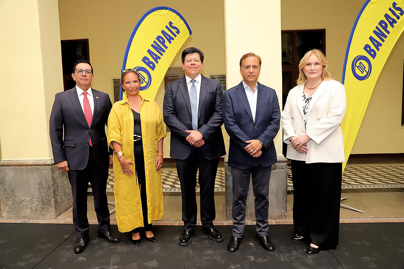El Regreso de las sombrillas: Color en el corazón de Tegucigalpa