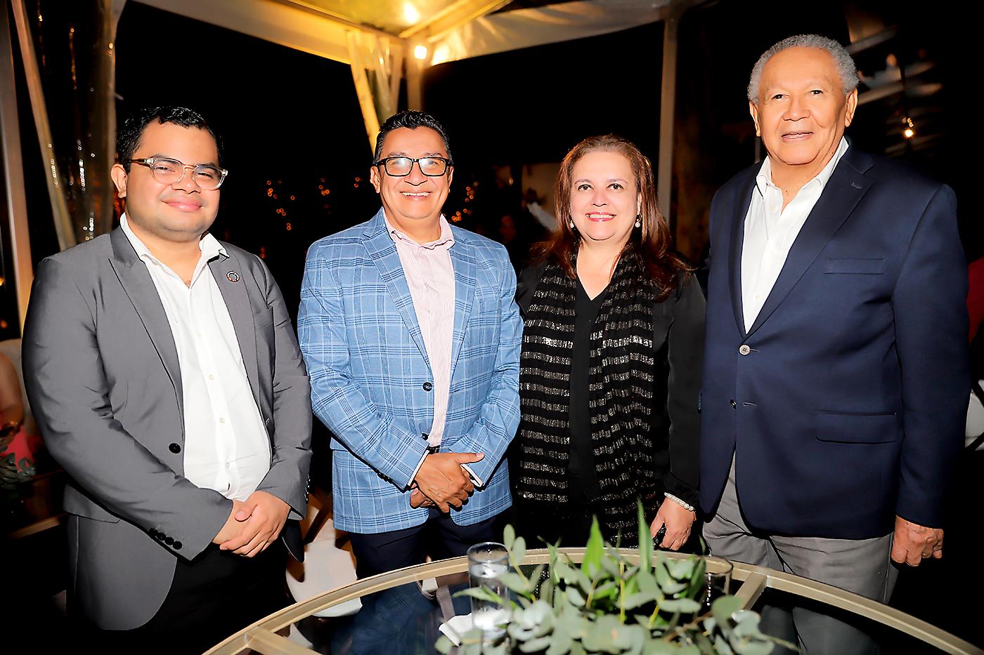 Josué Reyes, Carlos Hernández, Nancy John y Juan Ramón Martínez. 