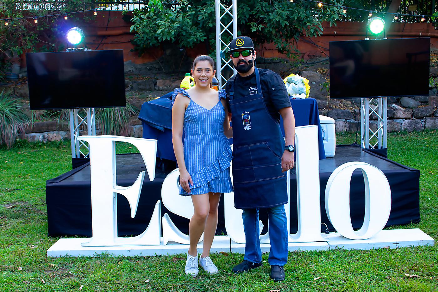 Michelle Marsan de grupo Opsa y el chef parrillero Horacio Ruíz.