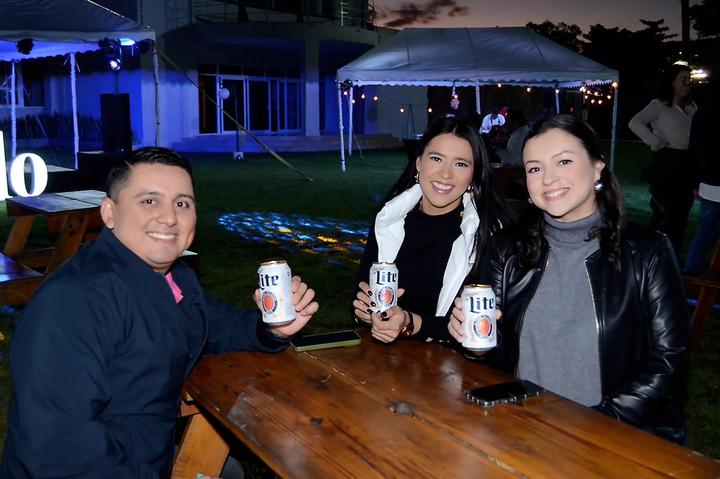 Aarón Laínez, Norma Farías y Andrea Welchez.