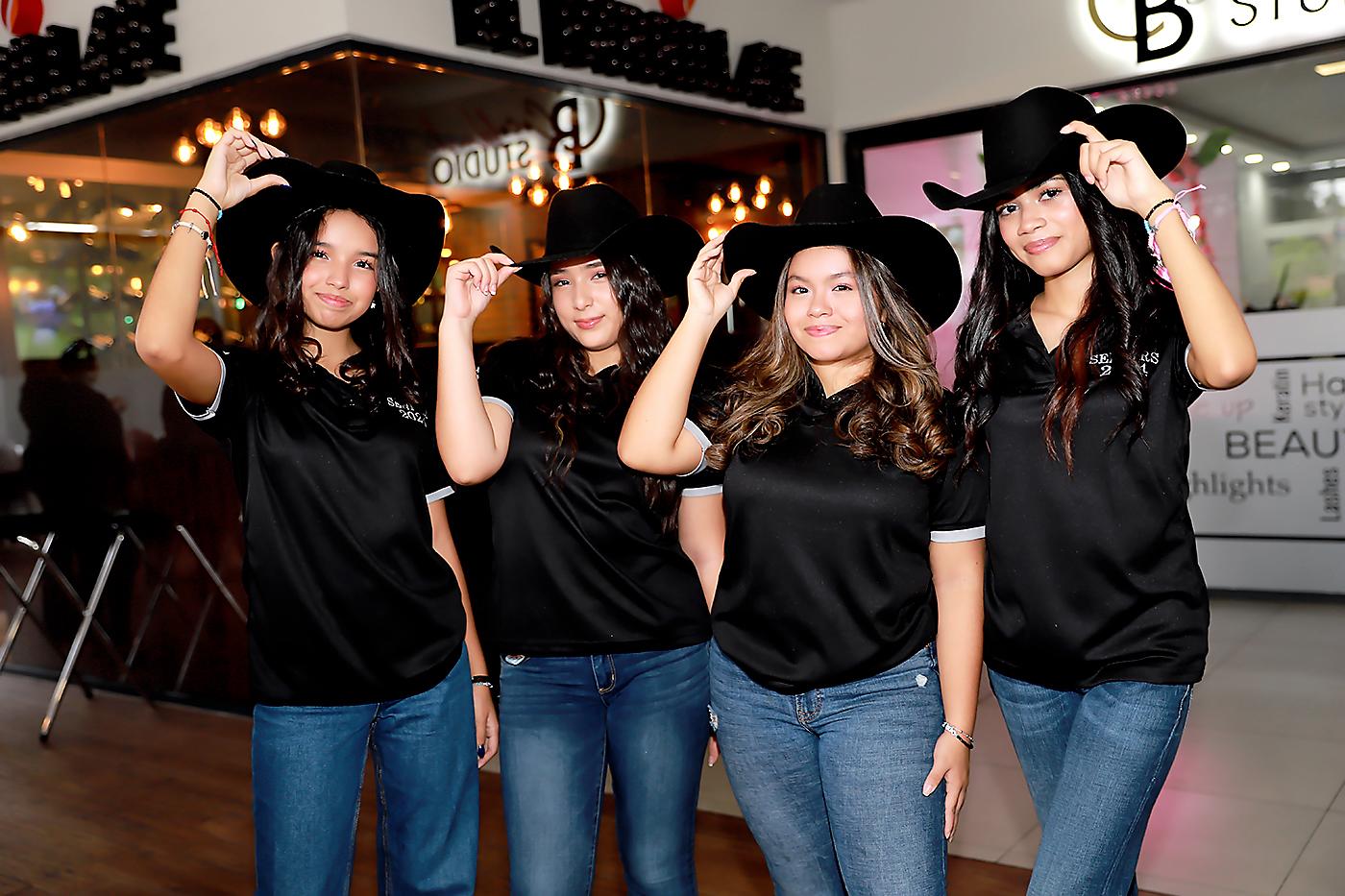 Ivanna Mendoza, Yohaly Rodas, Ara Velásquez y Jimena Galvez.