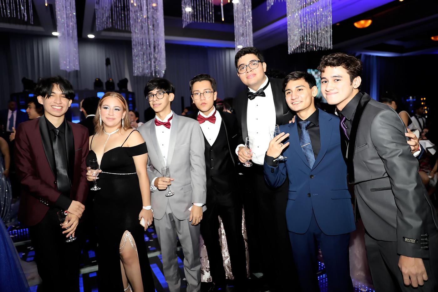 Juan Diego Castro, Andrea Cruz, Ricardo García, Michael Morán, Fernando Fiallos, Diego Mejia, Noe Arias