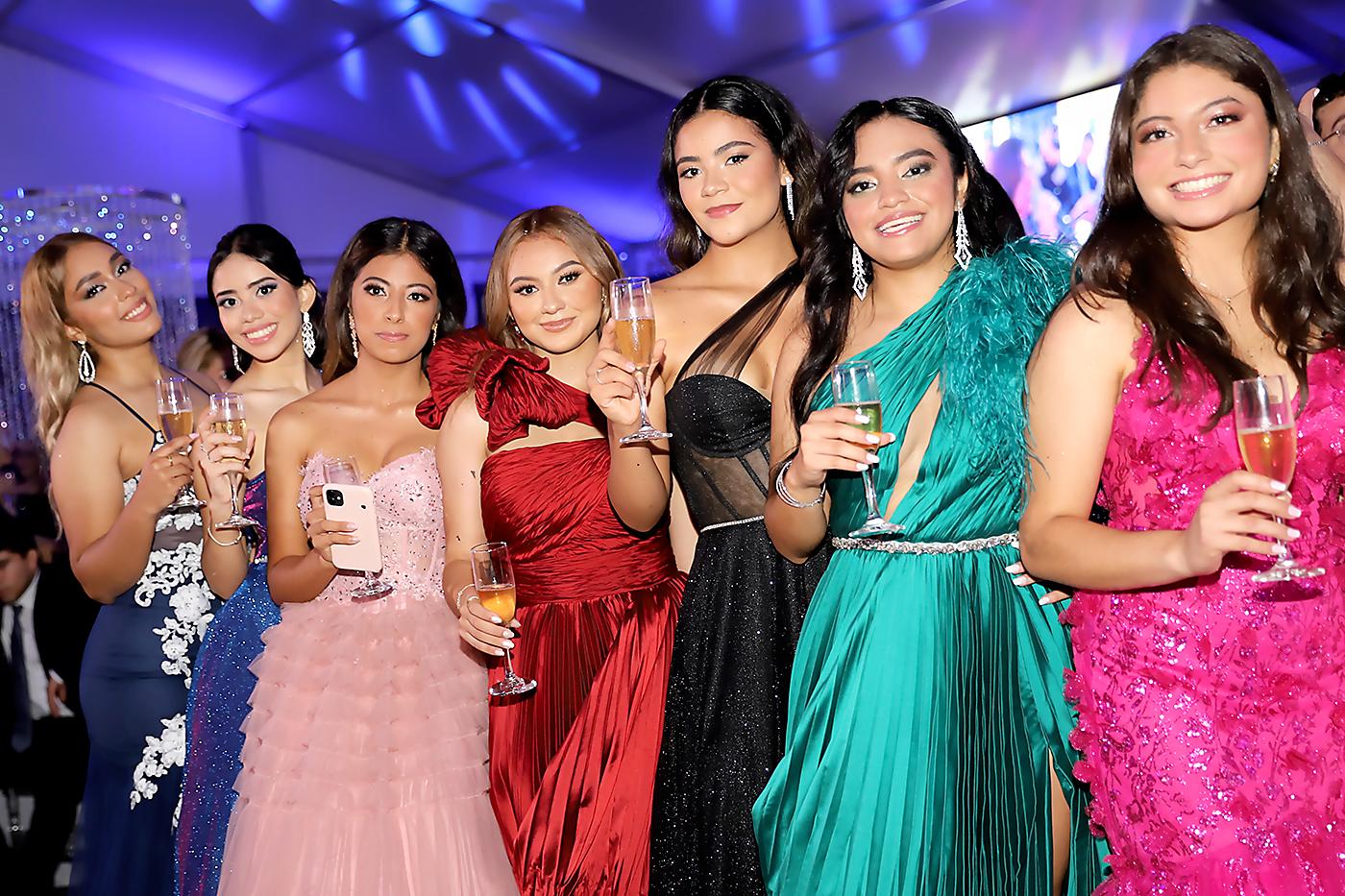 María Inés Caraccioli, Estefanía Mejía, Camila amador, Ana Sofía Borjas, Cecilia fuentes, Jimena Sánchez y Hanny Shen